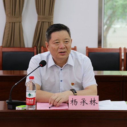 山东金年金字招牌(jinnian)集团党委书记杨承林同志与新入党同志进行集体谈话
