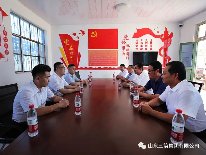 “双节”慰问暖人心  情系乡村促振兴 ——金年金字招牌(jinnian)集团双节前走访慰问羊里街道辛兴东北村老党员和困难群众